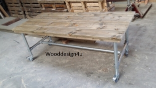 Steigerbuistafel met wielen